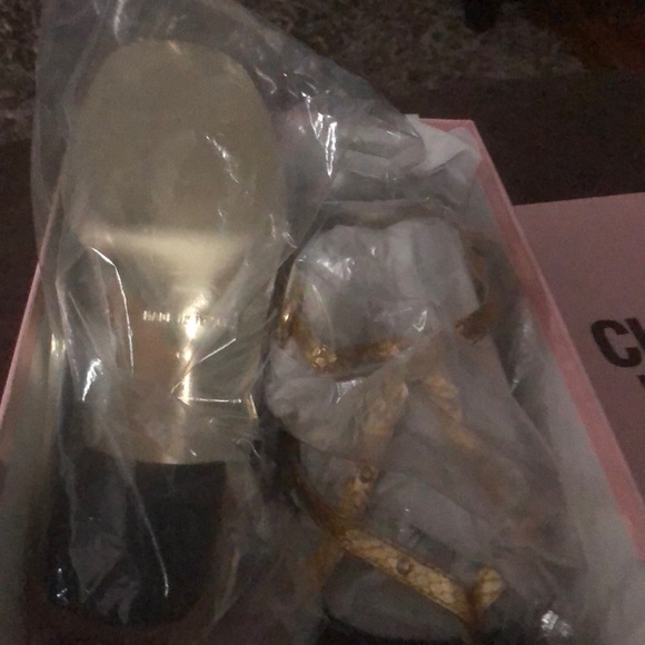 Juicy Couture Gold sandals - Picture 5 of 8